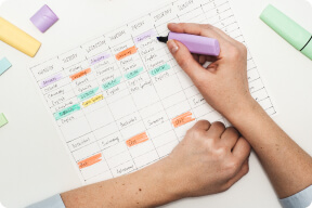 短期間で成績を<br>
            上げるための方法<br>
            を細かく解説！